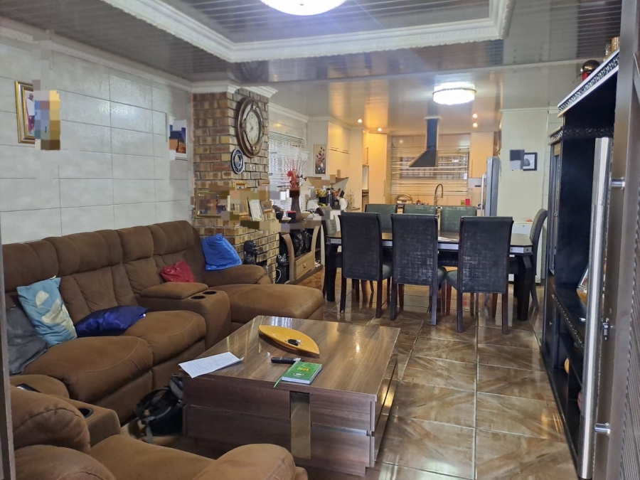 3 Bedroom Property for Sale in Geelhoutpark North West